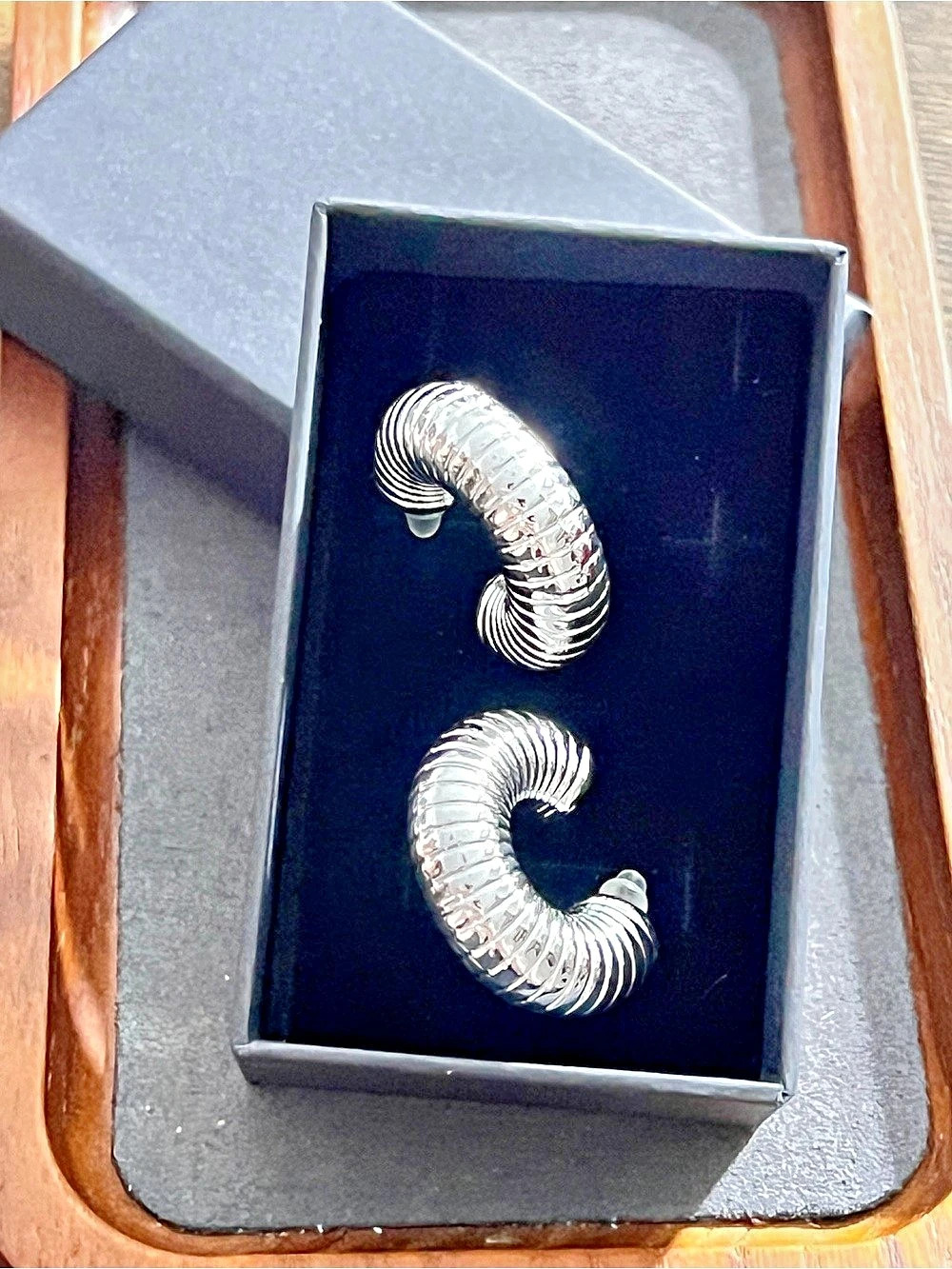 Silver tone Ribbed Hoop Earrings